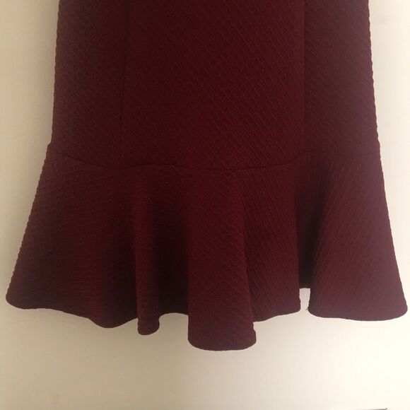 Burgundy ruffled hem dress - Picture 3 of 4